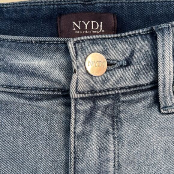 NYDG Marilyn Straight Capris - Picture 2 of 8